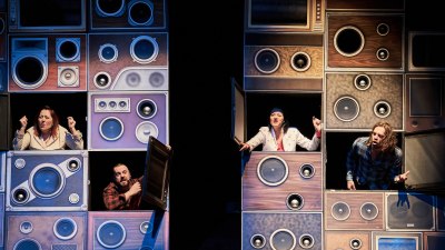 Драматичен театър „Никола Вапцаров“ открива театралния сезон с комедийно-музикалния спектакъл „Мелофобия“