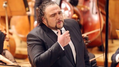Кирил Манолов и Националният филхармоничен хор пеят в памет на Константин Илиев