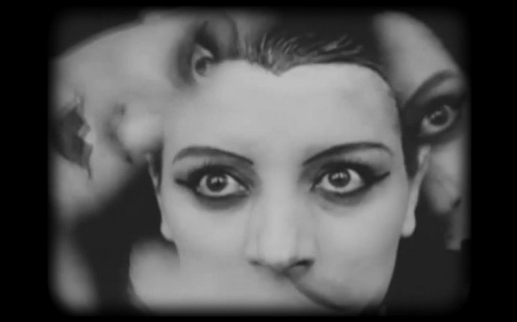 Литературната рок група LaText пусна видео към песента Неделя –