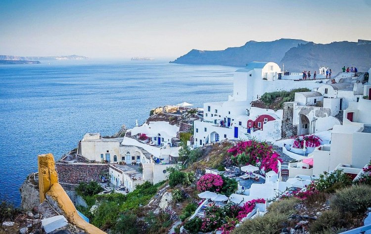 Гърция е популярна не само с красивите си острови и