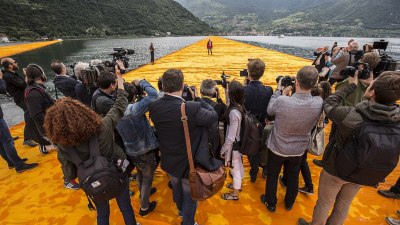 &bdquo;Да ходиш по вода&ldquo; - филмов разказ за &bdquo;Плаващите кейове&ldquo; на Кристо (ВИДЕО)