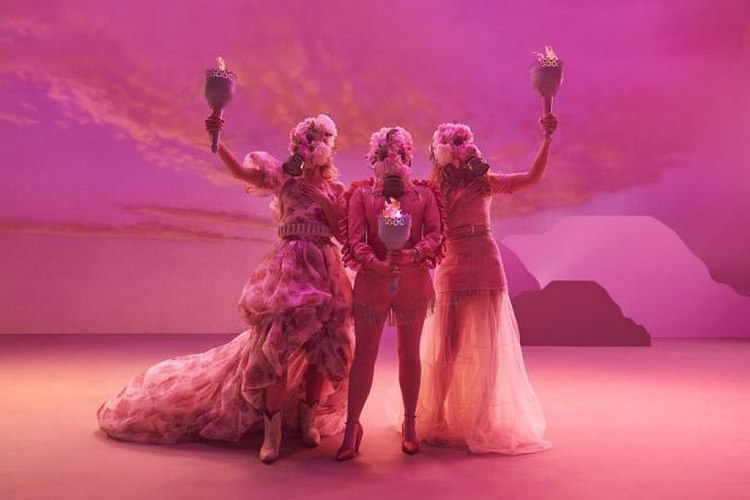 Носителките на 13 награди Грами Dixie Chicks издават първия сингъл