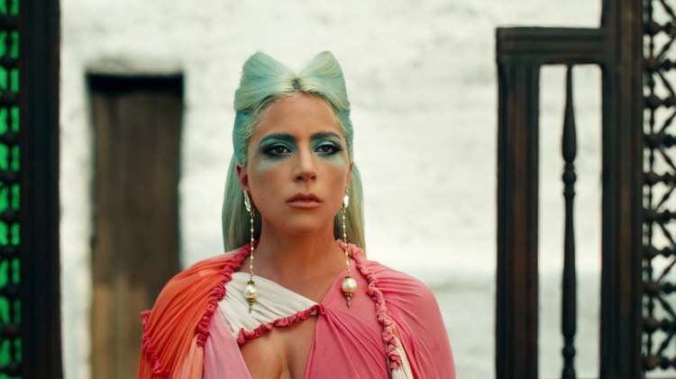 Лейди Гага пусна видео към сингъла “911 под формата на