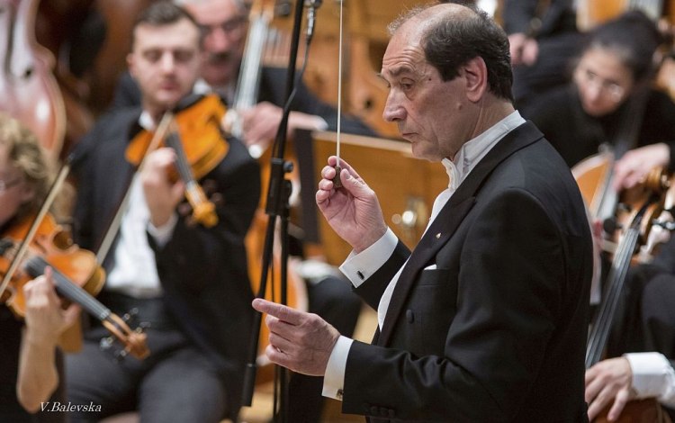 Един от най-уважаваните български диригенти, Емил Табаков ще води Софийската