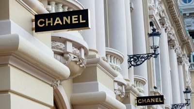 Като на семейно тържество: Chanel представи пролет-лято 2021 (ВИДЕО)