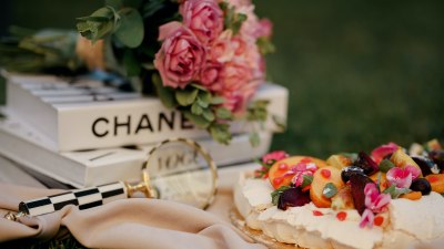 Изобилие от камелии: Chanel ни очарова в Париж
