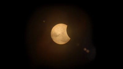 Небесен спектакъл: Наблюдаваме първото лунно от полусянката на Земята