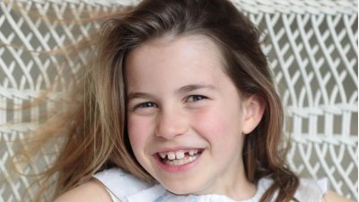Честит рожден ден на принцеса Шарлот! Дъщерята на Уилям и Кейт стана 8 (СНИМКА)