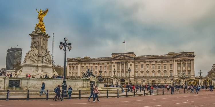 Бъкингамският дворец публикува три нови снимки на крал Чарлз Трети
