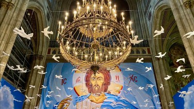 Български художник трансформира втората по големина катедрала във Виена