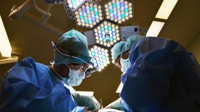 Хирурзи оперираха успешно сериозна мозъчна малформация при неродено бебе