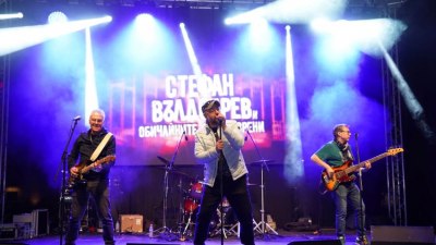 Стефан Вълдобрев и „Обичайните заподозрени“ с нов албум и плажен Коледен концерт