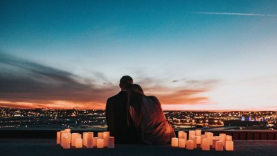 Трикомпонентната любов: Каква е идеалната връзка и как да я постигнем