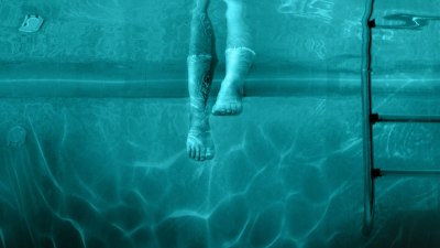 Джеймс Уан и Джейсън Блум обединяват сили в смразяващия хорър „Нощно плуване“ (кино предложение)