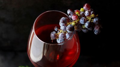 Защо червеното вино предизвиква главоболие?