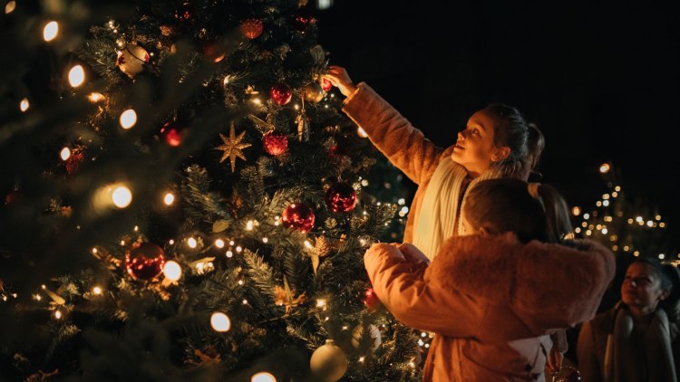 9 коледни цитата, които ще стоплят сърцето ти 🎄💙