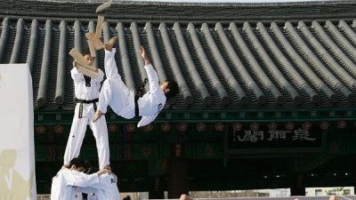 Корейски демонстративен отбор по таекуондо представя феноменално шоу