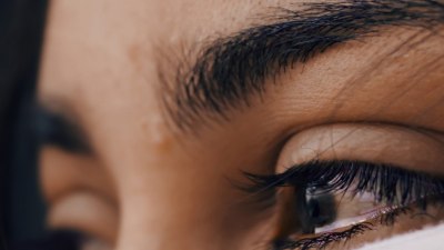 Женските сълзи съдържат химикали, които блокират мъжката агресия