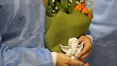 Чудесата по Коледа: Жена с чернодробна трансплантация стана майка на момиченце 