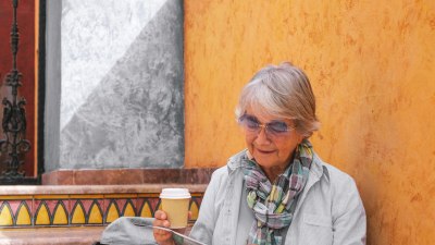 Винаги се сприятелявайте с местната баба – тя знае всичко