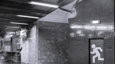 Защо единствената тоалетна на километри наоколо винаги е затворена