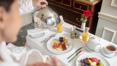 Защо не може да сте сигурни, че хотелът задължително предлага безплатна закуска