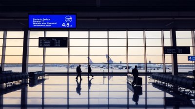 Защо вашата врата в самолета винаги е най-далечната