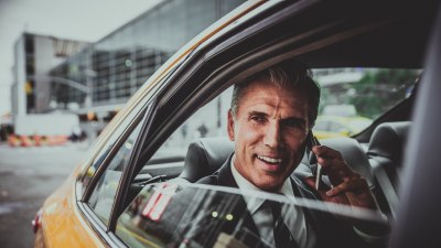 Туристически неволи: Как да оцелеете при прекалено разговорлив таксиджия