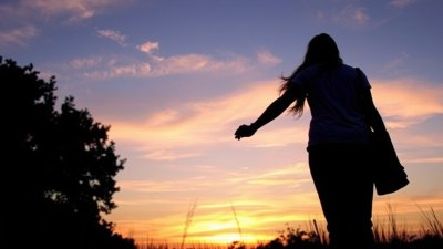 Защо романтичната разходка по залез винаги включва и губене