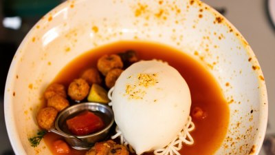 Защо най-вкусните ястия на пътуване винаги са в най-съмнителните заведения