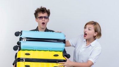 Защо опаковането за уикенд пътуване изисква два куфара