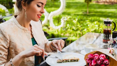 Защо най-скъпото ви хранене в чужбина винаги е най-голямото разочарование