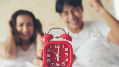 Как да оцелеете на пътуване с приятел, който става в 6 сутринта