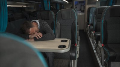Как да спите в автобуса, без да се събудите олигавени
