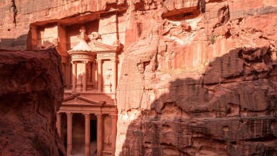 Защо на всяко старинно място има табела „Не пипай“, която искате да пренебрегнете