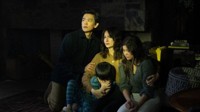 Внимавай на кого даваш достъп! "Тя слуша" (филмово предложение)