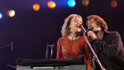 Обикновена двойка, но необикновена любовна история: „Song Sung Blue“ с Хю Джакман и Кейт Хъдсън (филмово предложение)