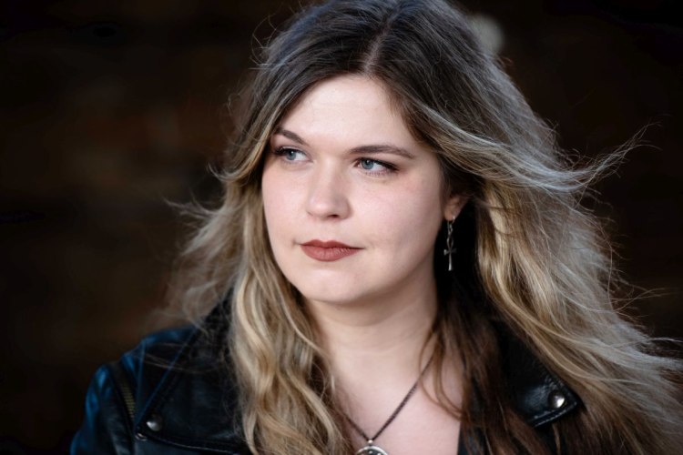 Българката Геновева Димова впечатли света с роман, вдъхновен от славянския фолклор (предложение за четене)