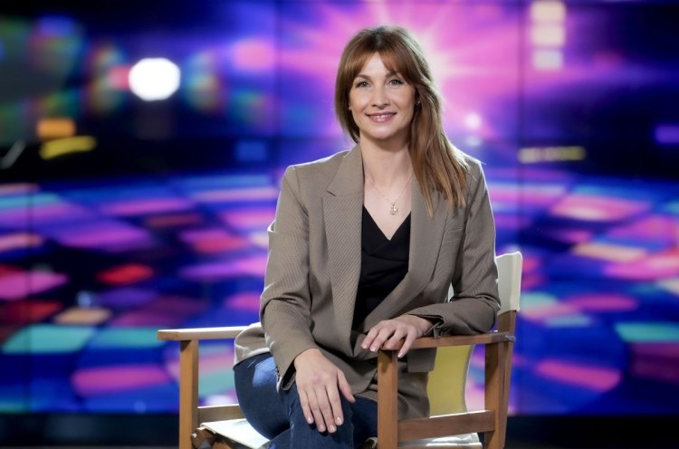 70 години блясък и една голяма мечта: БНТ ни отвежда зад кулисите на Евровизия (още от сутрешното кафе!)