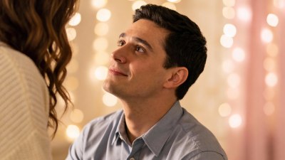 11 объркващи начина, с които той ти показва, че те харесва