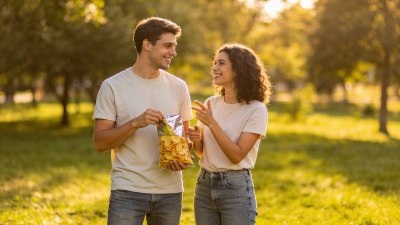 Защо мъжете те виждат като &bdquo;само приятел&ldquo; и 5 начина да го промениш