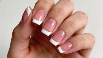 Френски маникюр срещу чупещи се нокти 