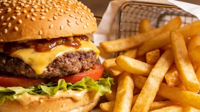 Преяждането през уикенда проваля диетите