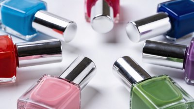 Горещите тенденции в маникюра това лято