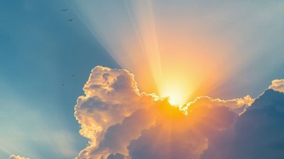 Днес слънцето се обръща към лятото, а времето се затопля. Имен ден празнуват...