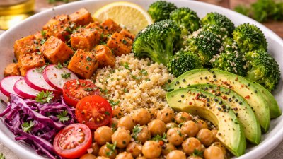 Днес почитаме трима светци. Започват Коледните пости