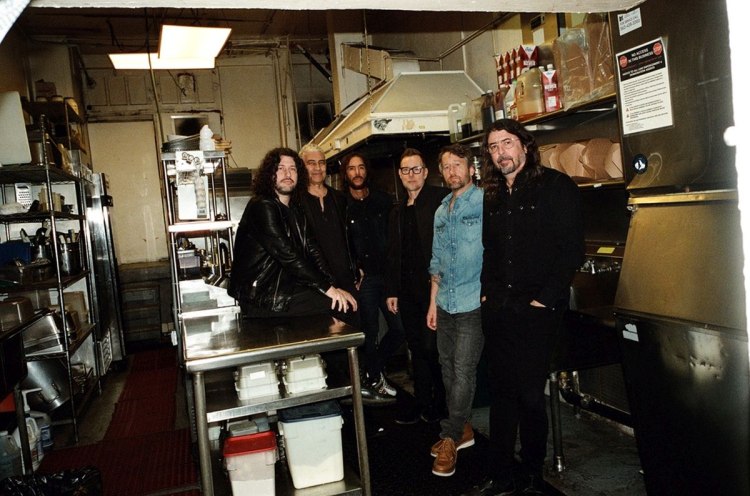 Foo Fighters се завръщат с нов албум и силно българско участие