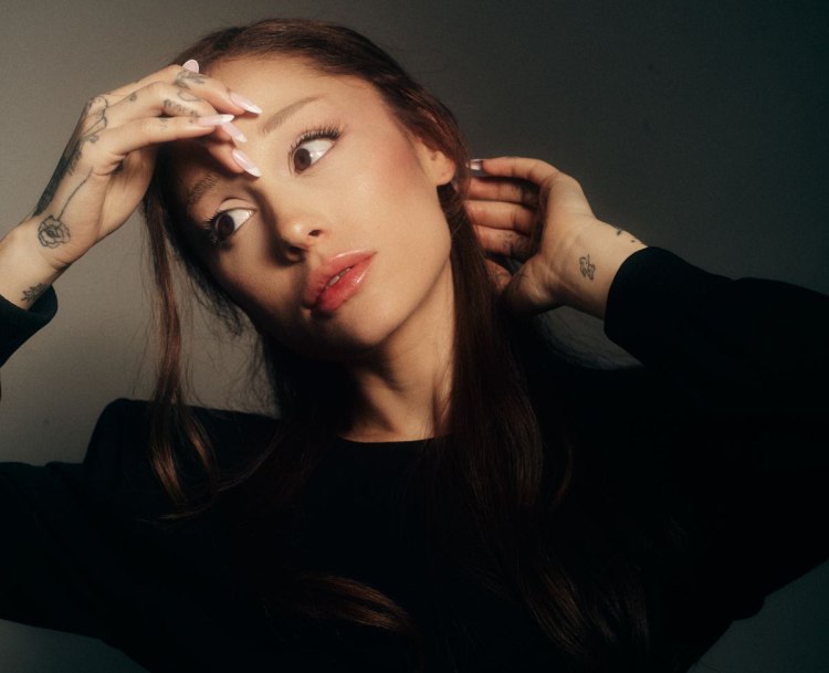 Ариана Гранде покори Billboard и пренаписа поп историята с &bdquo;petal&ldquo;