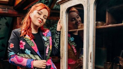 Любимата пиеса на хиляди зрители &bdquo;Любов в насрещното&ldquo; на Здрава Каменова се превръща в роман (предложение за четене)