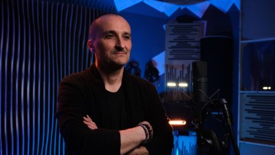 От киното към музиката: Ники Урумов представя първия си макси сингъл като певец